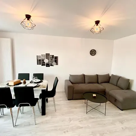 Jad - Luxury 3 & 2 In Kasper, Near Coresi Mall Apartment