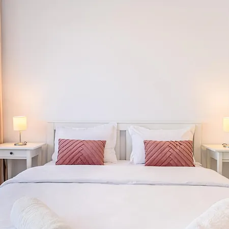 Jad - Luxury 3 & 2 In Kasper, Near Coresi Mall *