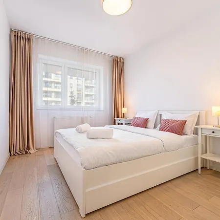 Jad - Luxury 3 & 2 In Kasper, Near Coresi Mall Apartment *
