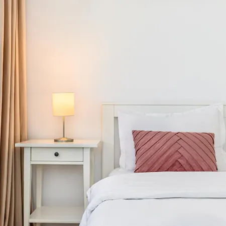 Jad - Luxury 3 & 2 In Kasper, Near Coresi Mall