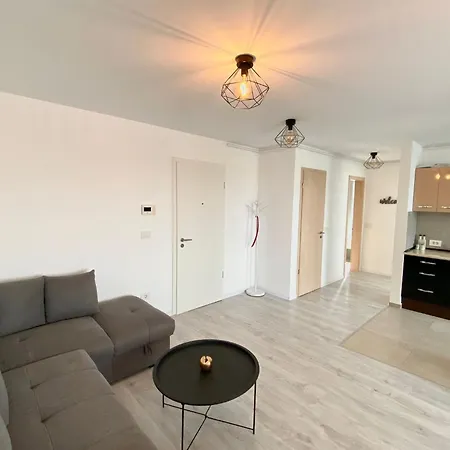 Jad - Luxury 3 & 2 In Kasper, Near Coresi Mall Apartment *