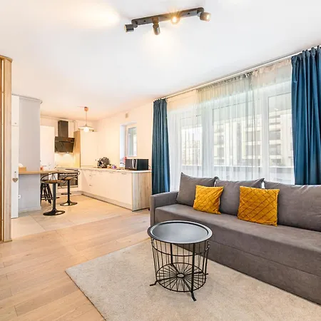 Jad - Luxury 3 & 2 In Kasper, Near Coresi Mall Apartment