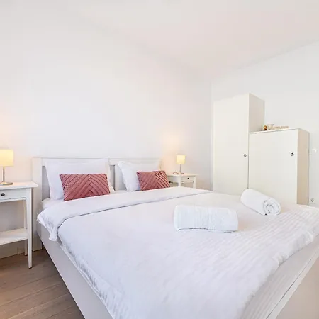 Apartment Jad - Luxury 3 & 2 In Kasper, Near Coresi Mall *