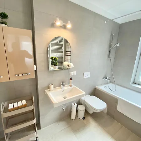 Apartment Jad - Luxury 3 & 2 In Kasper, Near Coresi Mall *