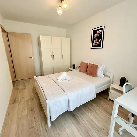 Jad - Luxury 3 & 2 In Kasper, Near Coresi Mall