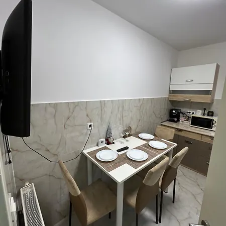 Apartment Jad - Luxury 3 & 2 In Kasper, Near Coresi Mall