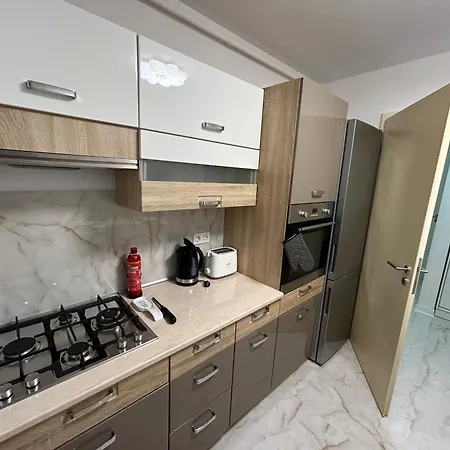 Apartment Jad - Luxury 3 & 2 In Kasper, Near Coresi Mall *