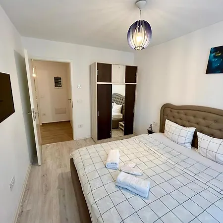 Apartment Jad - Luxury 3 & 2 In Kasper, Near Coresi Mall