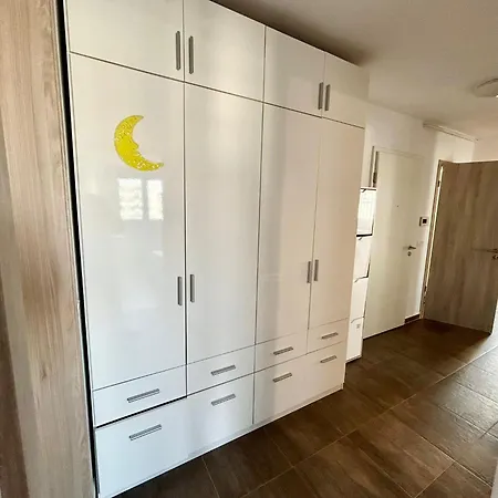 Jad - Luxury 3 & 2 In Kasper, Near Coresi Mall Apartment